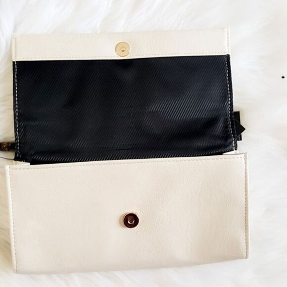 Tahari Twice As Nice‎ 2 in 1 Wristlet Wallet - Picture 2 of 3